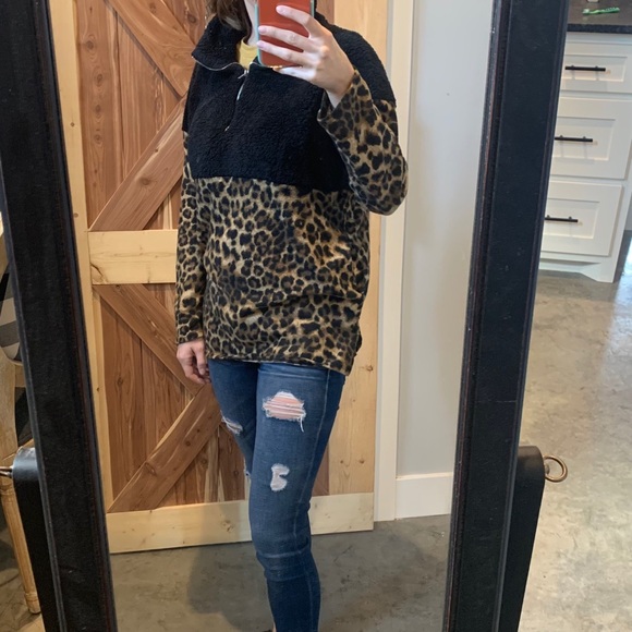 Cheetah 1/4 Zip Sweater w Pockets - Picture 2 of 3